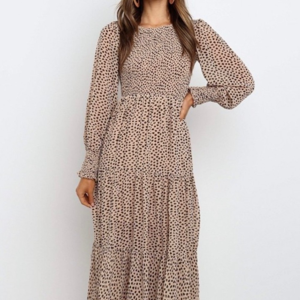 ROUND NECK LONG SLEEVE TIERED MIDI DRESS. Size M